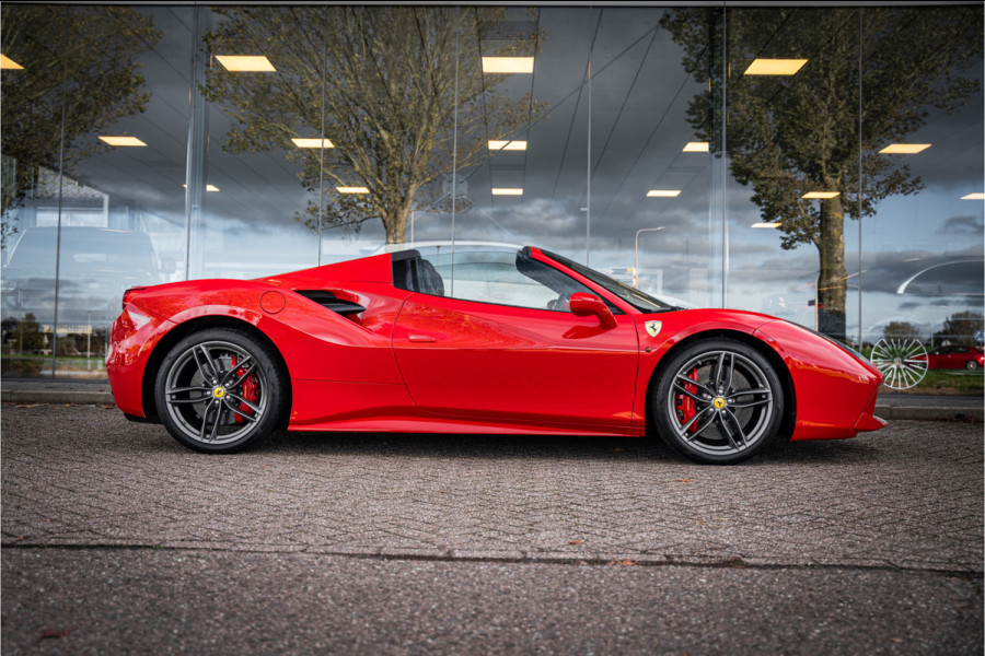 Ferrari 488 3.9 Spider HELE ** NL geleverd ** Atelier ** Carbon ** Titanium Exhaust ** 360 Camera ** Scuderia Shields ** NAP!
