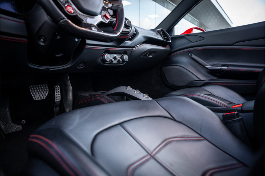 Ferrari 488 3.9 Spider HELE ** NL geleverd ** Atelier ** Carbon ** Titanium Exhaust ** 360 Camera ** Scuderia Shields ** NAP!