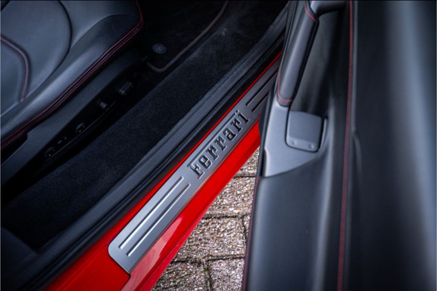 Ferrari 488 3.9 Spider HELE ** NL geleverd ** Atelier ** Carbon ** Titanium Exhaust ** 360 Camera ** Scuderia Shields ** NAP!