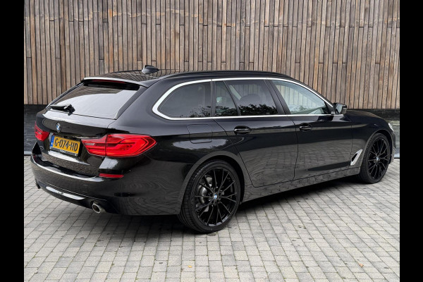 BMW 5 Serie Touring 520i High Executive Automaat | Apple CarPlay | Leren bekleding | Stoelverwarming | LED verlichting | Comfortstoelen met