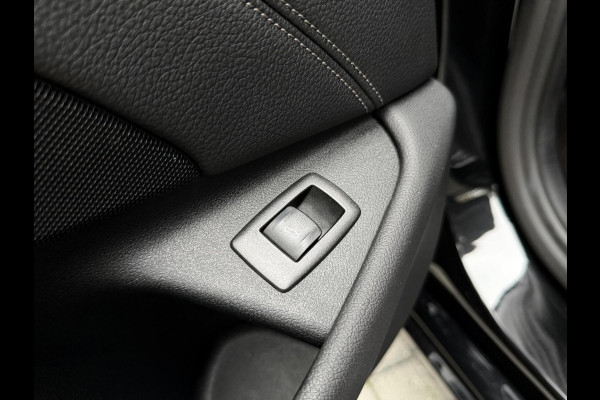 BMW 5 Serie Touring 520i High Executive Automaat | Apple CarPlay | Leren bekleding | Stoelverwarming | LED verlichting | Comfortstoelen met