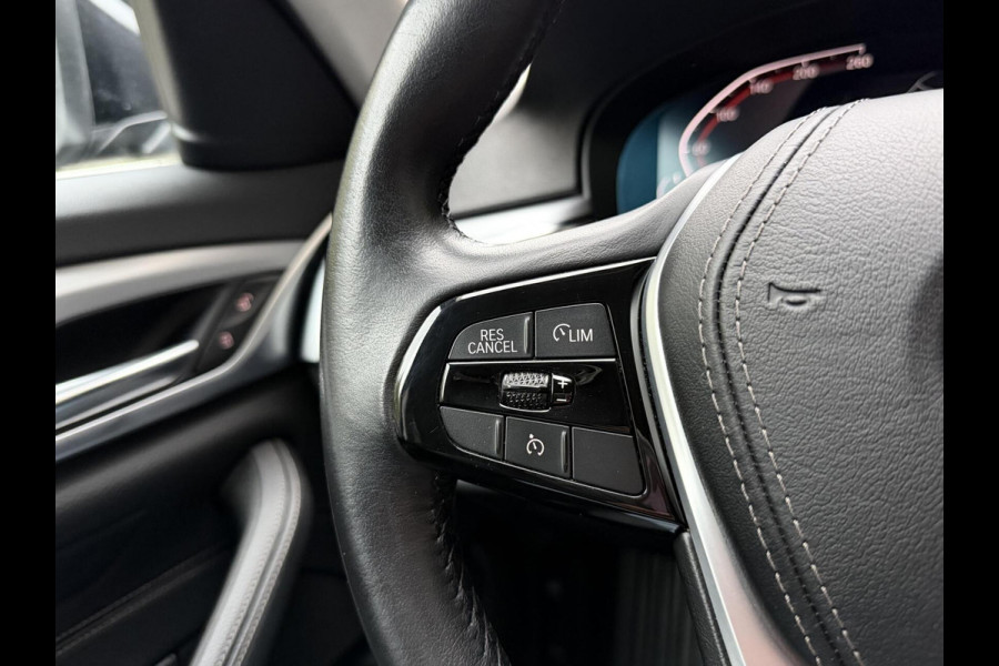 BMW 5 Serie Touring 520i High Executive Automaat | Apple CarPlay | Leren bekleding | Stoelverwarming | LED verlichting | Comfortstoelen met