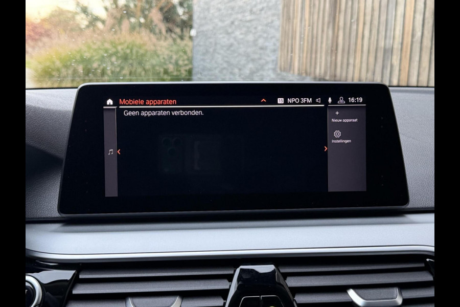 BMW 5 Serie Touring 520i High Executive Automaat | Apple CarPlay | Leren bekleding | Stoelverwarming | LED verlichting | Comfortstoelen met