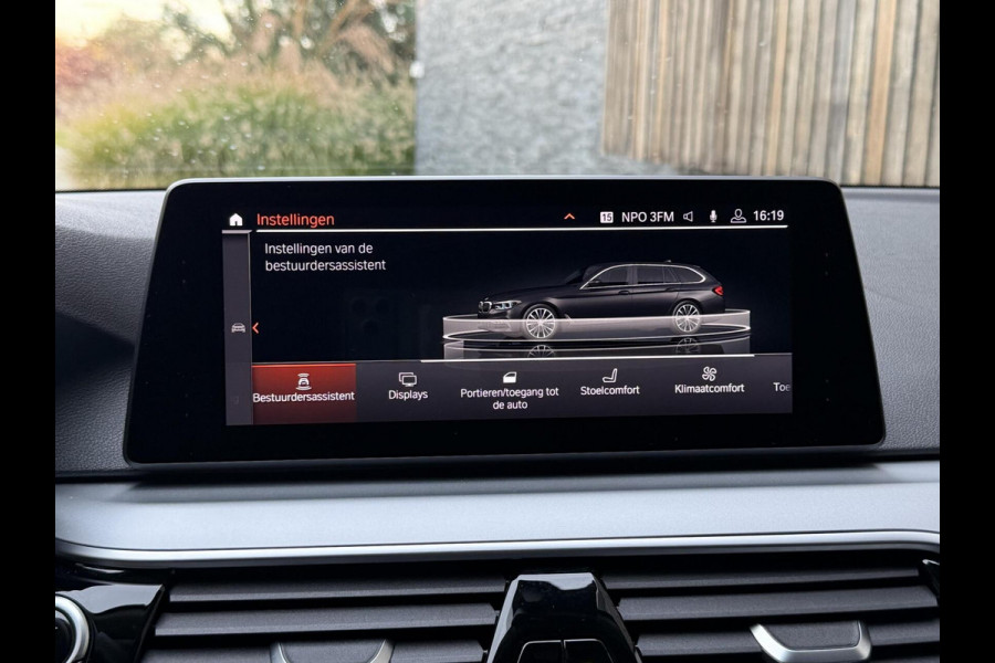 BMW 5 Serie Touring 520i High Executive Automaat | Apple CarPlay | Leren bekleding | Stoelverwarming | LED verlichting | Comfortstoelen met