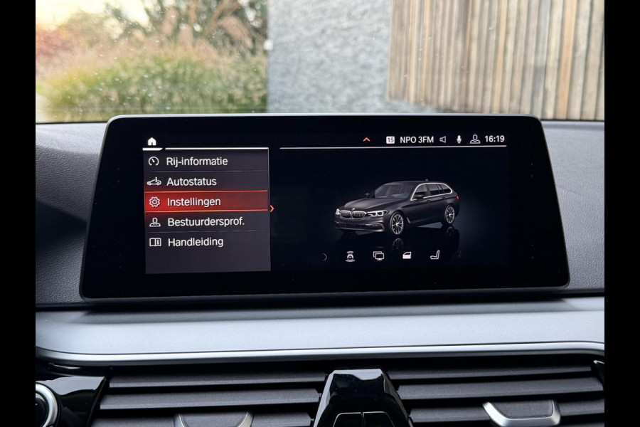 BMW 5 Serie Touring 520i High Executive Automaat | Apple CarPlay | Leren bekleding | Stoelverwarming | LED verlichting | Comfortstoelen met