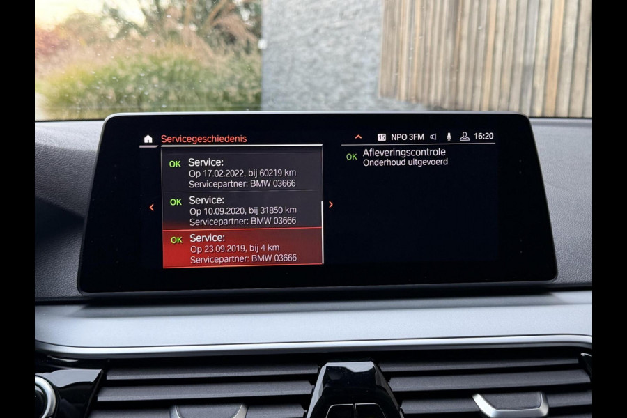 BMW 5 Serie Touring 520i High Executive Automaat | Apple CarPlay | Leren bekleding | Stoelverwarming | LED verlichting | Comfortstoelen met