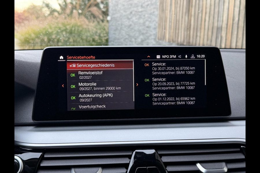 BMW 5 Serie Touring 520i High Executive Automaat | Apple CarPlay | Leren bekleding | Stoelverwarming | LED verlichting | Comfortstoelen met