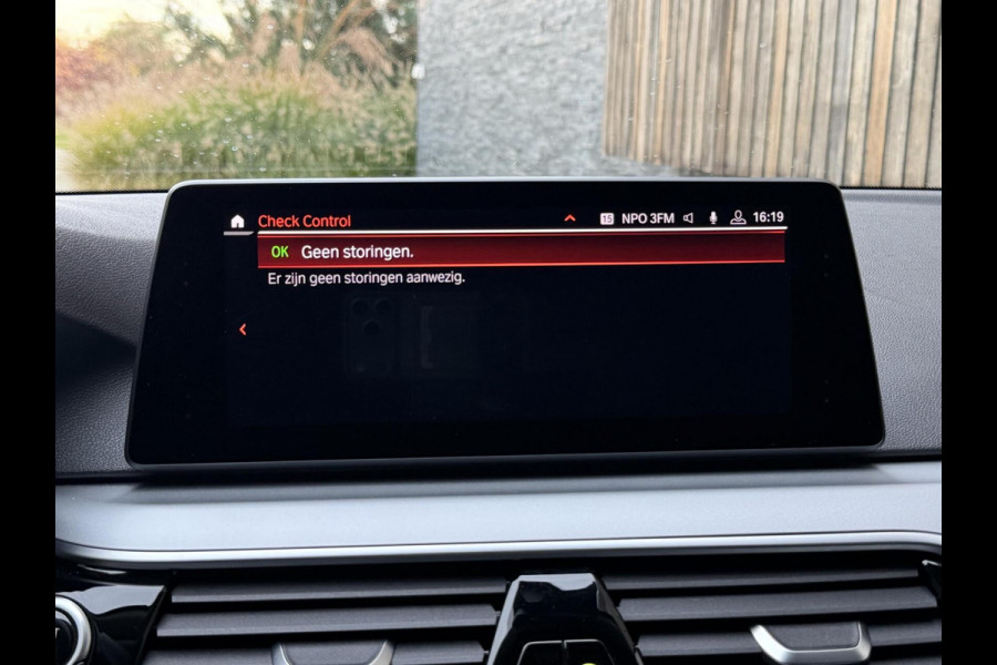 BMW 5 Serie Touring 520i High Executive Automaat | Apple CarPlay | Leren bekleding | Stoelverwarming | LED verlichting | Comfortstoelen met