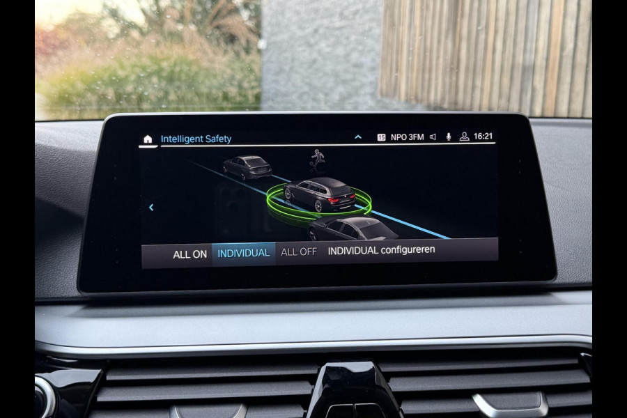 BMW 5 Serie Touring 520i High Executive Automaat | Apple CarPlay | Leren bekleding | Stoelverwarming | LED verlichting | Comfortstoelen met