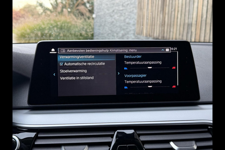 BMW 5 Serie Touring 520i High Executive Automaat | Apple CarPlay | Leren bekleding | Stoelverwarming | LED verlichting | Comfortstoelen met