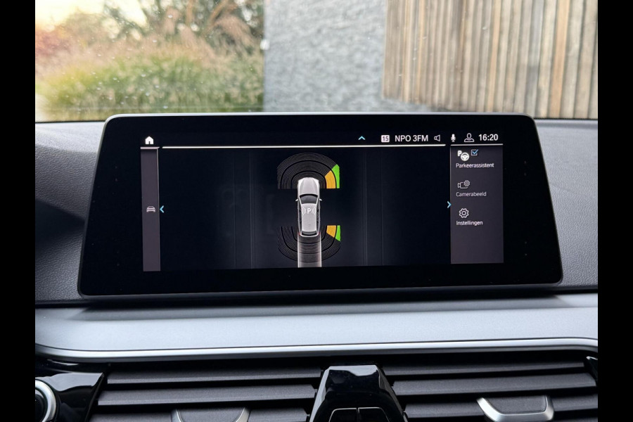 BMW 5 Serie Touring 520i High Executive Automaat | Apple CarPlay | Leren bekleding | Stoelverwarming | LED verlichting | Comfortstoelen met