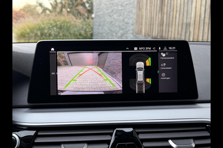 BMW 5 Serie Touring 520i High Executive Automaat | Apple CarPlay | Leren bekleding | Stoelverwarming | LED verlichting | Comfortstoelen met