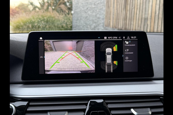 BMW 5 Serie Touring 520i High Executive Automaat | Apple CarPlay | Leren bekleding | Stoelverwarming | LED verlichting | Comfortstoelen met