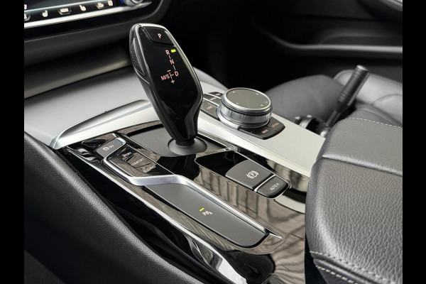 BMW 5 Serie Touring 520i High Executive Automaat | Apple CarPlay | Leren bekleding | Stoelverwarming | LED verlichting | Comfortstoelen met