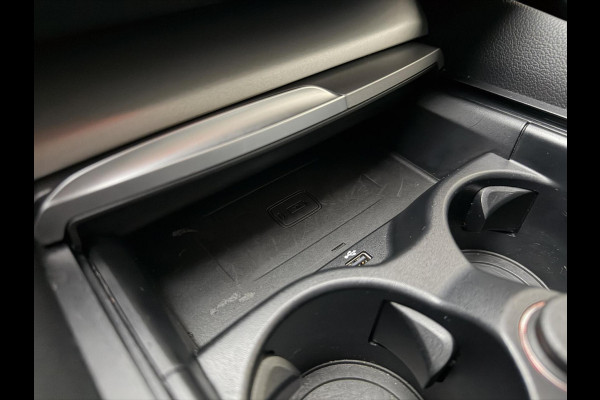 BMW 5 Serie Touring 520i High Executive Automaat | Apple CarPlay | Leren bekleding | Stoelverwarming | LED verlichting | Comfortstoelen met