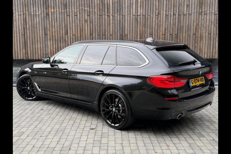 BMW 5 Serie Touring 520i High Executive Automaat | Apple CarPlay | Leren bekleding | Stoelverwarming | LED verlichting | Comfortstoelen met