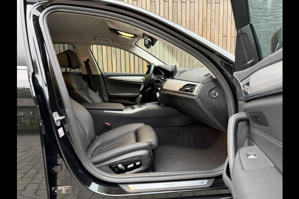 BMW 5 Serie Touring 520i High Executive Automaat | Apple CarPlay | Leren bekleding | Stoelverwarming | LED verlichting | Comfortstoelen met
