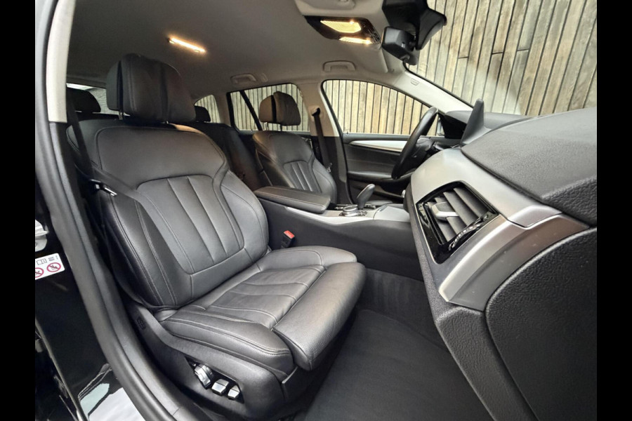 BMW 5 Serie Touring 520i High Executive Automaat | Apple CarPlay | Leren bekleding | Stoelverwarming | LED verlichting | Comfortstoelen met
