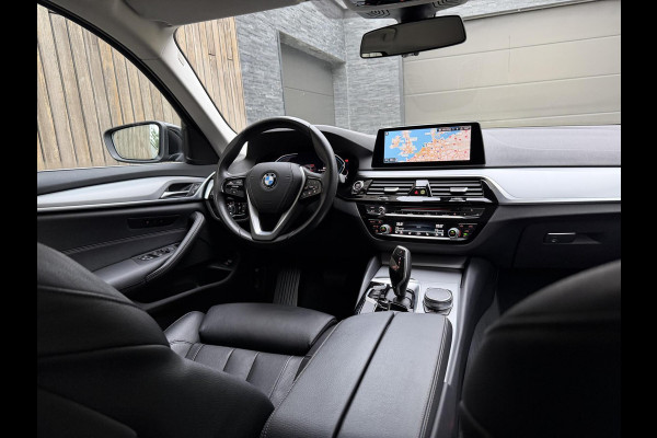 BMW 5 Serie Touring 520i High Executive Automaat | Apple CarPlay | Leren bekleding | Stoelverwarming | LED verlichting | Comfortstoelen met