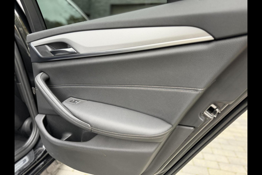 BMW 5 Serie Touring 520i High Executive Automaat | Apple CarPlay | Leren bekleding | Stoelverwarming | LED verlichting | Comfortstoelen met