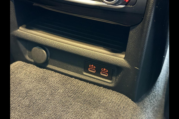 BMW 5 Serie Touring 520i High Executive Automaat | Apple CarPlay | Leren bekleding | Stoelverwarming | LED verlichting | Comfortstoelen met