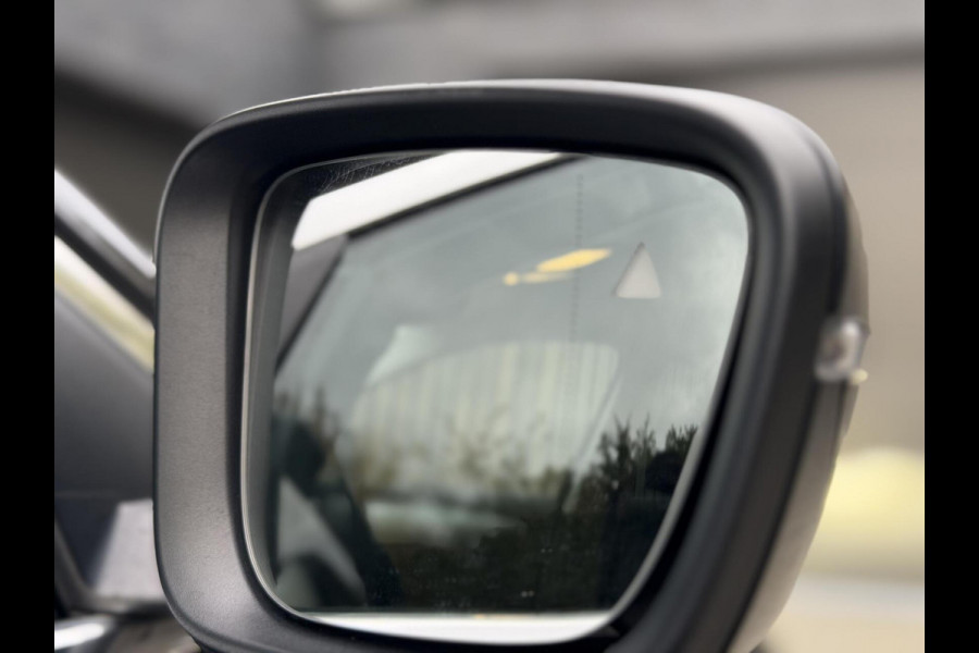 BMW 5 Serie Touring 520i High Executive Automaat | Apple CarPlay | Leren bekleding | Stoelverwarming | LED verlichting | Comfortstoelen met