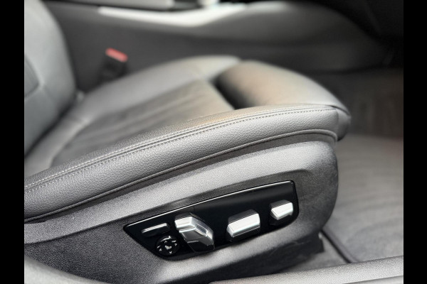 BMW 5 Serie Touring 520i High Executive Automaat | Apple CarPlay | Leren bekleding | Stoelverwarming | LED verlichting | Comfortstoelen met