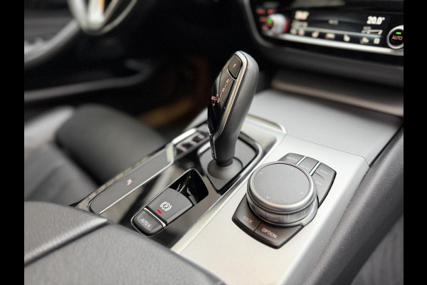 BMW 5 Serie Touring 520i High Executive Automaat | Apple CarPlay | Leren bekleding | Stoelverwarming | LED verlichting | Comfortstoelen met