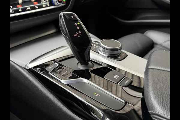 BMW 5 Serie Touring 520i High Executive Automaat | Apple CarPlay | Leren bekleding | Stoelverwarming | LED verlichting | Comfortstoelen met