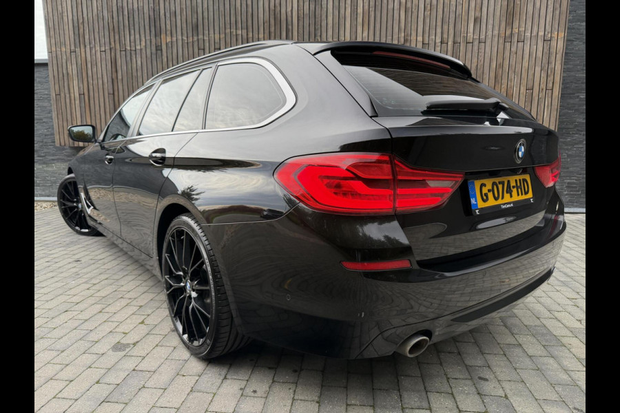 BMW 5 Serie Touring 520i High Executive Automaat | Apple CarPlay | Leren bekleding | Stoelverwarming | LED verlichting | Comfortstoelen met