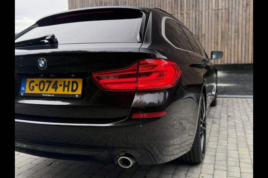 BMW 5 Serie Touring 520i High Executive Automaat | Apple CarPlay | Leren bekleding | Stoelverwarming | LED verlichting | Comfortstoelen met