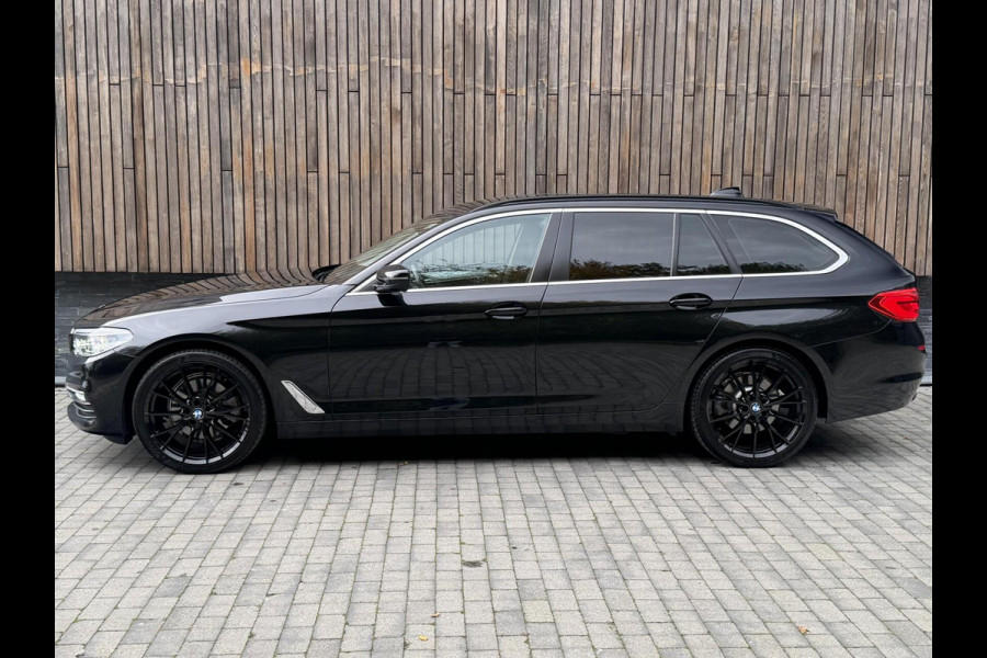 BMW 5 Serie Touring 520i High Executive Automaat | Apple CarPlay | Leren bekleding | Stoelverwarming | LED verlichting | Comfortstoelen met