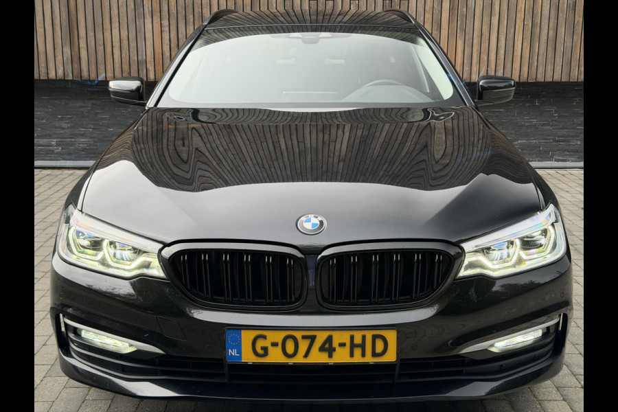 BMW 5 Serie Touring 520i High Executive Automaat | Apple CarPlay | Leren bekleding | Stoelverwarming | LED verlichting | Comfortstoelen met