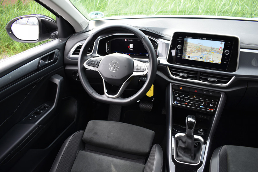 Volkswagen T-Roc 1.5 TSI DSG 150PK STYLE VIRTUAL/IQ-LIGHT/TREKHAAK