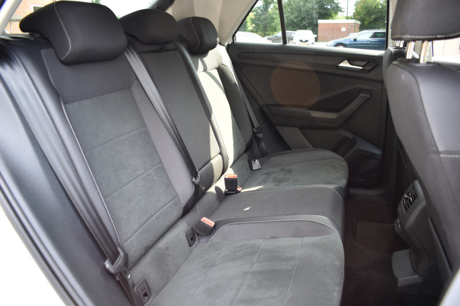 Volkswagen T-Roc 1.5 TSI DSG 150PK STYLE VIRTUAL/IQ-LIGHT/TREKHAAK