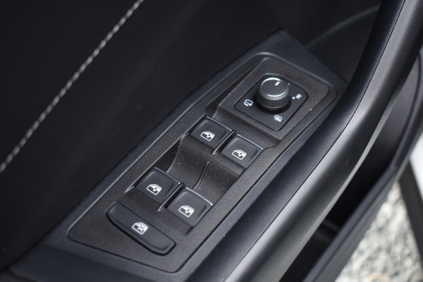 Volkswagen T-Roc 1.5 TSI DSG 150PK STYLE VIRTUAL/IQ-LIGHT/TREKHAAK