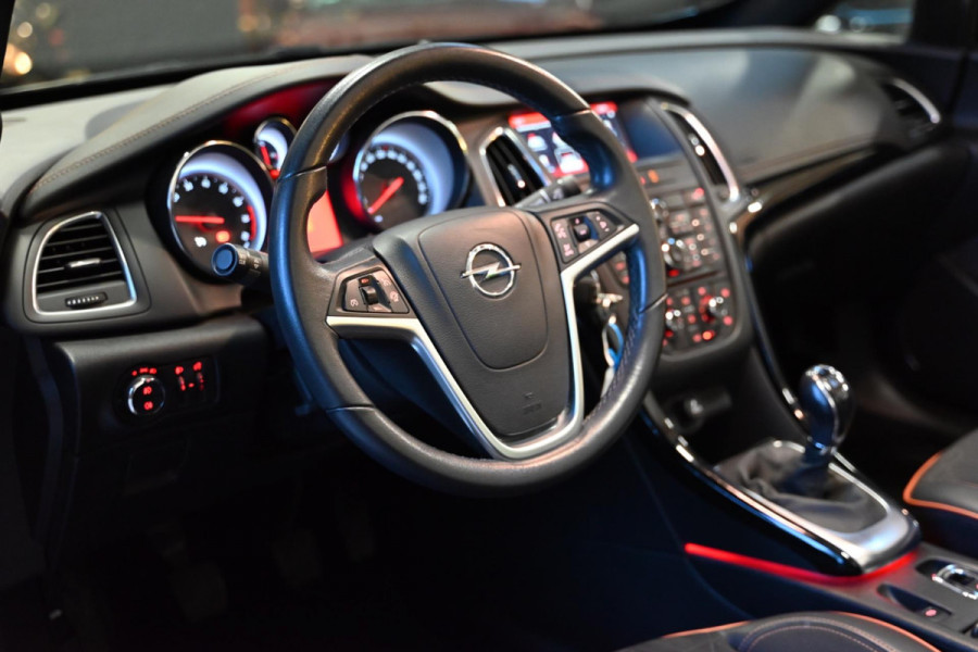 Opel Cascada 1.4 Turbo ecoFLEX Innovation - Navigatie - Bluetooth - Cruise Control - Opel Cascada 1.4 Turbo ecoFLEX Innovation - Navigatie - Bluetooth - Cruise Control -