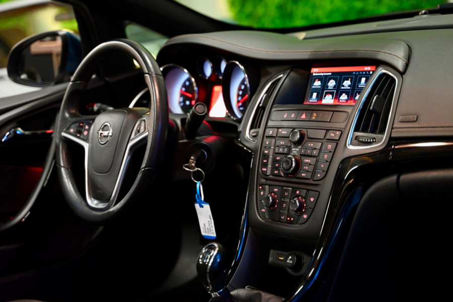 Opel Cascada 1.4 Turbo ecoFLEX Innovation - Navigatie - Bluetooth - Cruise Control - Opel Cascada 1.4 Turbo ecoFLEX Innovation - Navigatie - Bluetooth - Cruise Control -