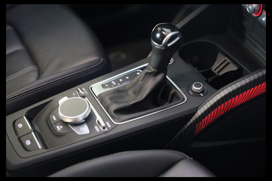 Audi Q2 35 TFSI Edition ONE / AUT / ACC / Open Panoramadak / Virtual Cockpit / Lane Assist / Leder / Navi / Camera / Led / 19 Inch Audi Q2 35 TFSI Edition ONE / AUT / ACC / Open Panoramadak / Virtual Cockpit / Lane Assist / Leder / Navi / Camera / Led / 19 Inch