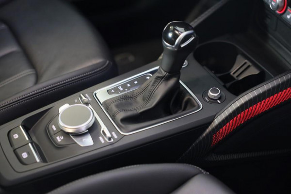 Audi Q2 35 TFSI Edition ONE / AUT / ACC / Open Panoramadak / Virtual Cockpit / Lane Assist / Leder / Navi / Camera / Led / 19 Inch Audi Q2 35 TFSI Edition ONE / AUT / ACC / Open Panoramadak / Virtual Cockpit / Lane Assist / Leder / Navi / Camera / Led / 19 Inch