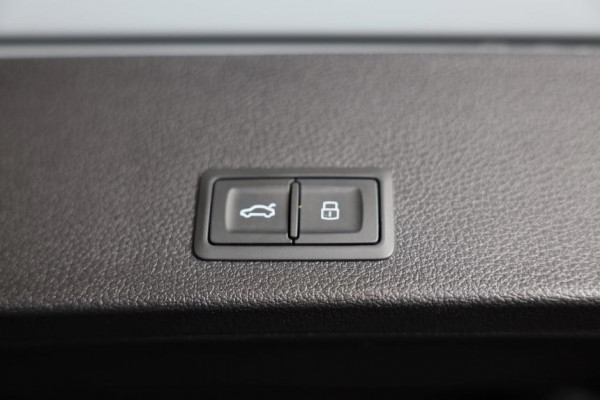 Audi Q2 35 TFSI Edition ONE / AUT / ACC / Open Panoramadak / Virtual Cockpit / Lane Assist / Leder / Navi / Camera / Led / 19 Inch Audi Q2 35 TFSI Edition ONE / AUT / ACC / Open Panoramadak / Virtual Cockpit / Lane Assist / Leder / Navi / Camera / Led / 19 Inch