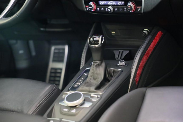 Audi Q2 35 TFSI Edition ONE / AUT / ACC / Open Panoramadak / Virtual Cockpit / Lane Assist / Leder / Navi / Camera / Led / 19 Inch Audi Q2 35 TFSI Edition ONE / AUT / ACC / Open Panoramadak / Virtual Cockpit / Lane Assist / Leder / Navi / Camera / Led / 19 Inch