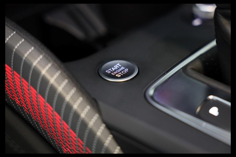 Audi Q2 35 TFSI Edition ONE / AUT / ACC / Open Panoramadak / Virtual Cockpit / Lane Assist / Leder / Navi / Camera / Led / 19 Inch Audi Q2 35 TFSI Edition ONE / AUT / ACC / Open Panoramadak / Virtual Cockpit / Lane Assist / Leder / Navi / Camera / Led / 19 Inch