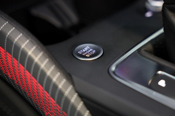 Audi Q2 35 TFSI Edition ONE / AUT / ACC / Open Panoramadak / Virtual Cockpit / Lane Assist / Leder / Navi / Camera / Led / 19 Inch Audi Q2 35 TFSI Edition ONE / AUT / ACC / Open Panoramadak / Virtual Cockpit / Lane Assist / Leder / Navi / Camera / Led / 19 Inch