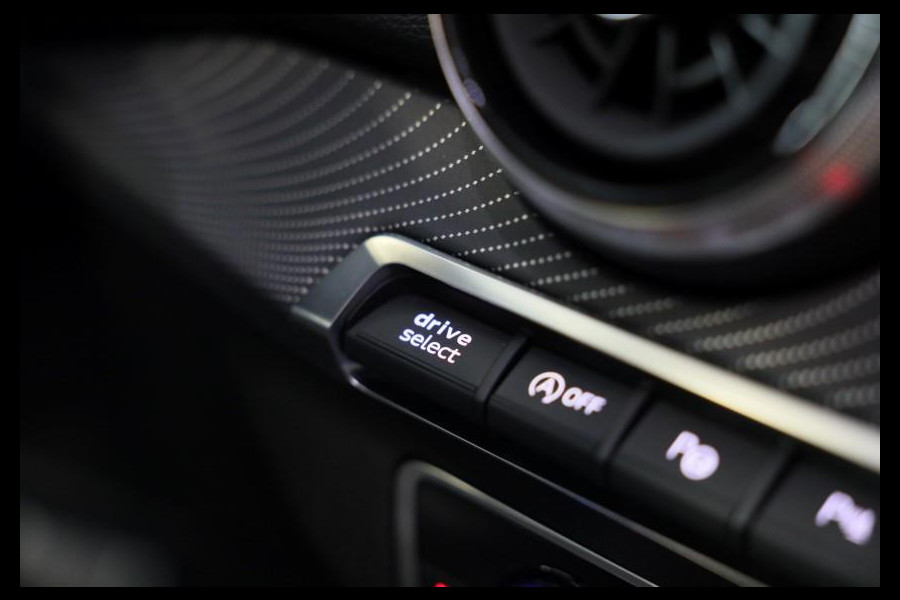 Audi Q2 35 TFSI Edition ONE / AUT / ACC / Open Panoramadak / Virtual Cockpit / Lane Assist / Leder / Navi / Camera / Led / 19 Inch Audi Q2 35 TFSI Edition ONE / AUT / ACC / Open Panoramadak / Virtual Cockpit / Lane Assist / Leder / Navi / Camera / Led / 19 Inch