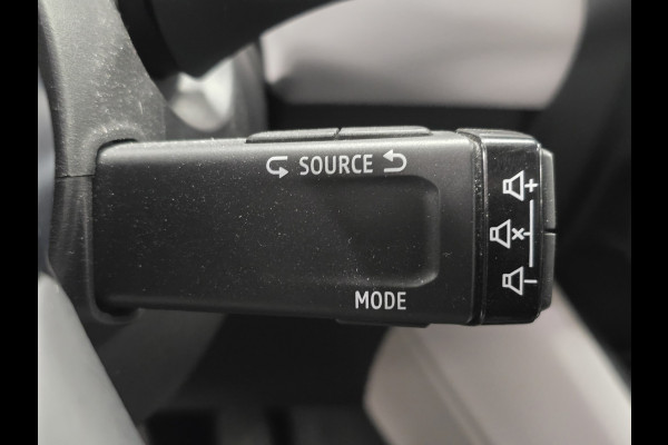 Renault Captur 1.6 E-Tech Plug-in Hybrid 160 Intens CAMERA PARKEERSENSOREN VOOR EN ACHTER STOELVERWARMING CRUISE CONTROL NAVI