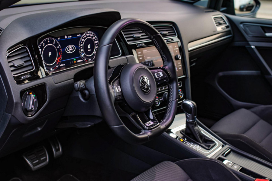 Volkswagen Golf 2.0 TSI 4Motion R *Akra*Pano*DCC*Dynaudio*Camera*