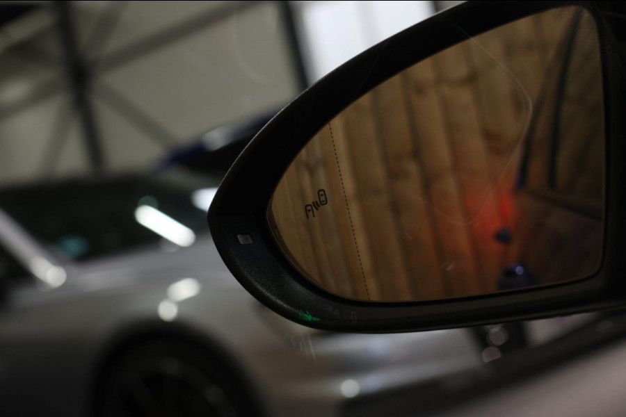 Volkswagen Golf 2.0 TSI 4Motion R *Akra*Pano*DCC*Dynaudio*Camera*