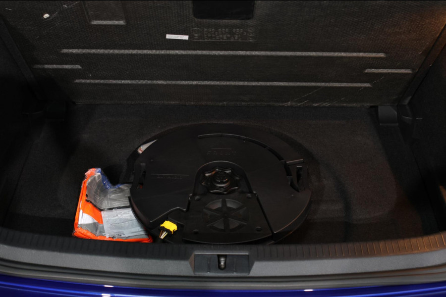 Volkswagen Golf 2.0 TSI 4Motion R *Akra*Pano*DCC*Dynaudio*Camera*