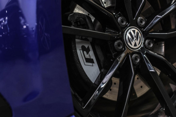 Volkswagen Golf 2.0 TSI 4Motion R *Akra*Pano*DCC*Dynaudio*Camera*